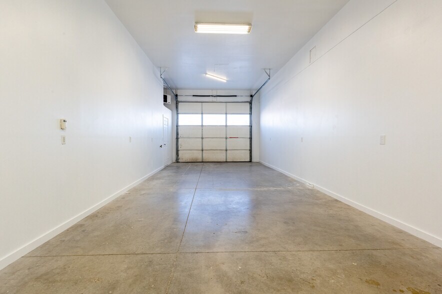 More Photos Of 211 Jetway Dr, Belgrade Flex For Sale