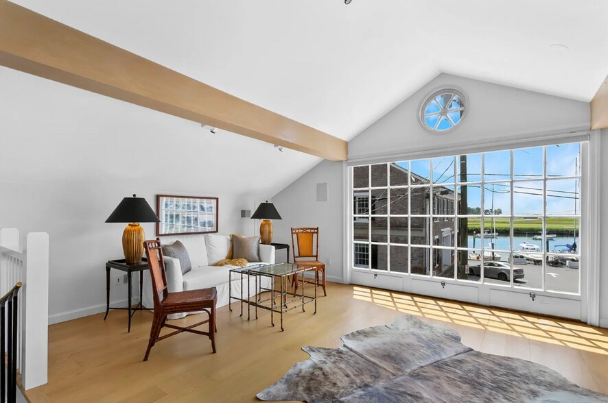 More Photos Of 656 Harbor Rd, Southport Office For Lease