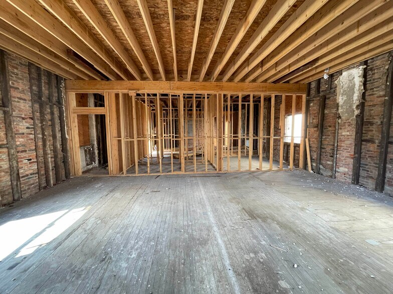 More Photos Of 4 N Broadway, Baltimore Specialty For Sale