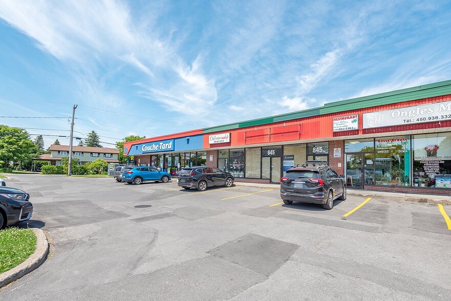 Primary Photo Of 833-855 Boul Vanier, Laval General Retail For Lease