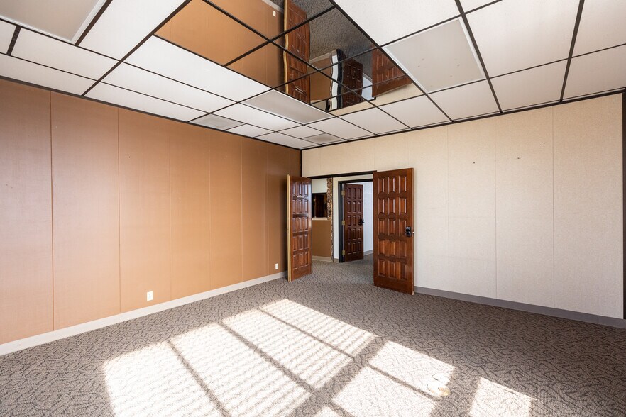 More Photos Of 1249 E Ridgecrest Blvd, Ridgecrest Office For Sale