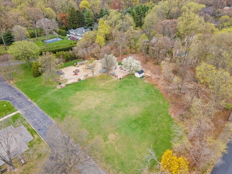 More Photos Of 35 Middle Neck Rd, Port Washington Religious Facility For Lease