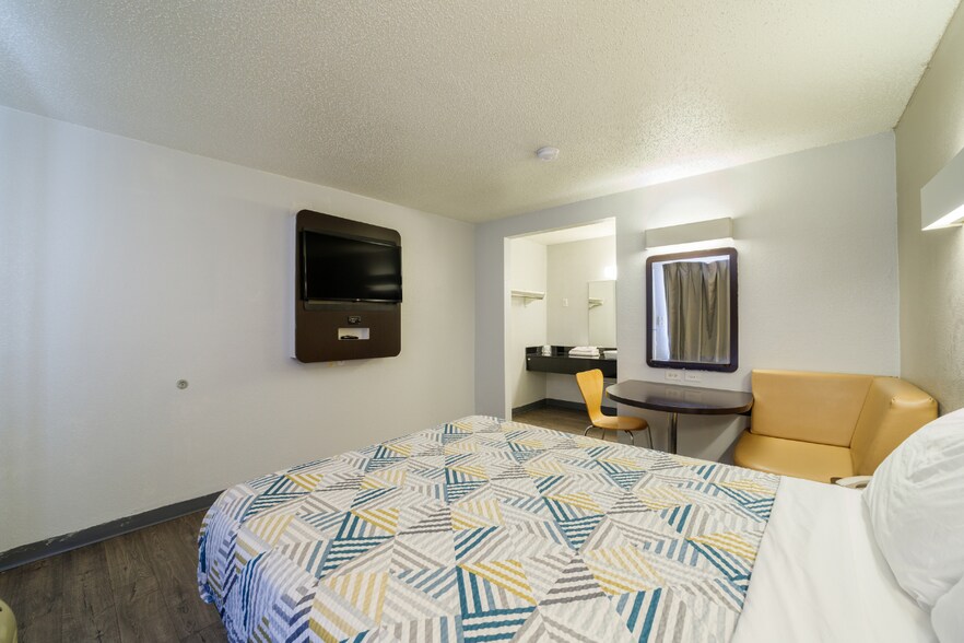 More Photos Of 5522 N Pan Am Expy, San Antonio Hotel For Sale