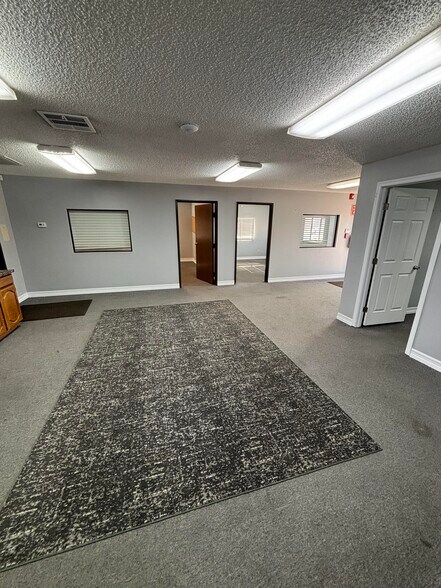 More Photos Of 5695 Parachute Cir, Colorado Springs Service For Lease