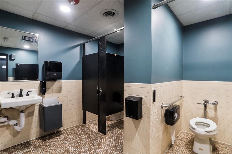 More Photos Of 985 Baltimore Pike, Gettysburg Storefront For Sale