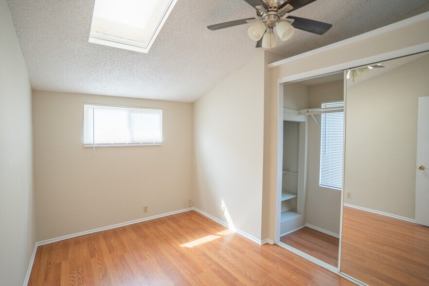 More Photos Of 1513 E Broadway, Long Beach Apartments For Sale