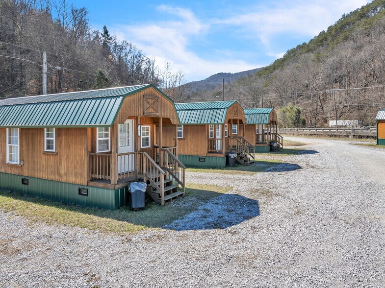 More Photos Of 349 Willow Ln, Rocky Top Specialty For Sale