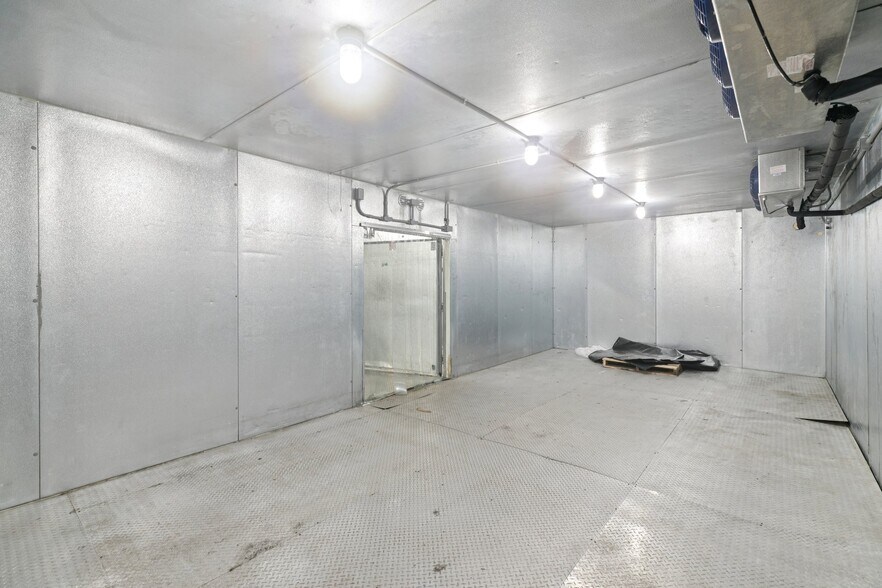 More Photos Of 5935 Woodland Ave, Philadelphia Food Processing For Sale