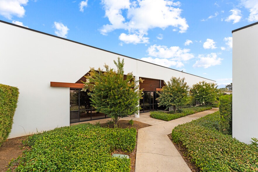 More Photos Of 2701-2715 Saturn St, Brea Light Distribution For Sale