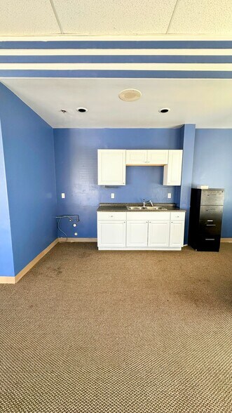 More Photos Of 6495 Quivira Rd, Shawnee General Retail For Lease