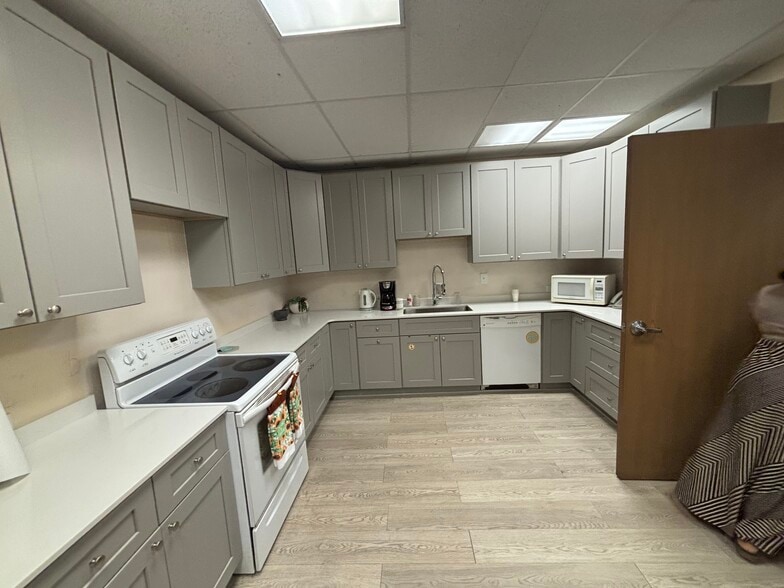 More Photos Of 1540 Boston St, Aurora Office For Sale