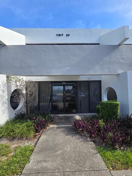 More Photos Of 11917-11929 W Sample Rd, Coral Springs Warehouse For Lease