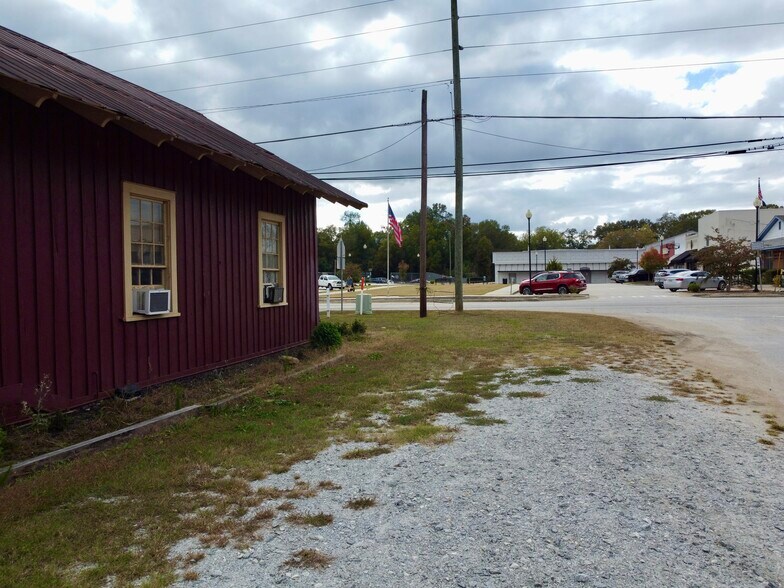 More Photos Of 3095 Highway 11 S, Mansfield Freestanding For Sale