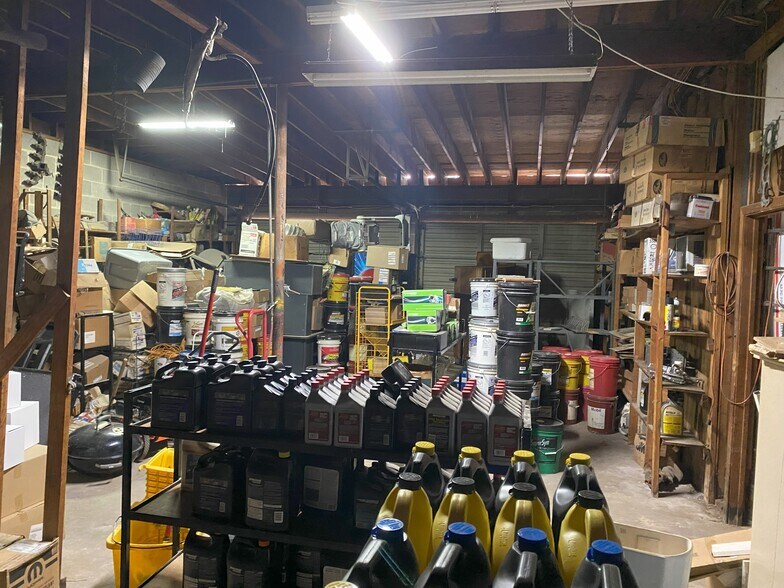 More Photos Of 320 S Mulberry St, Pearsall Auto Repair For Sale