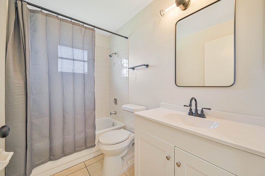 More Photos Of 937 SE 23rd Pl, Cape Coral Apartments For Sale