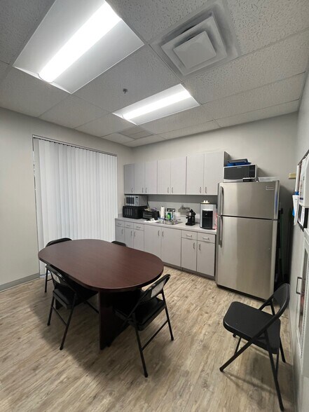 More Photos Of 3740 W 104th St, Hialeah Distribution For Lease