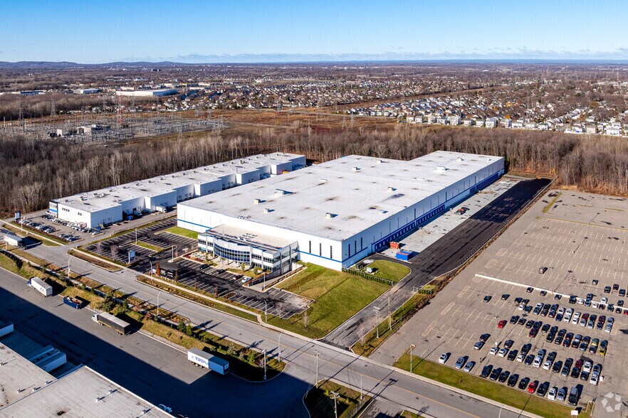 More Photos Of 4915 Rue Louis B Mayer, Laval Warehouse For Lease