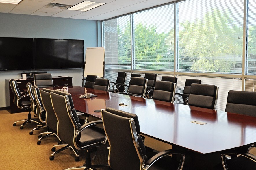 More Photos Of 410 N Cedar Bluff Rd, Knoxville Office For Lease