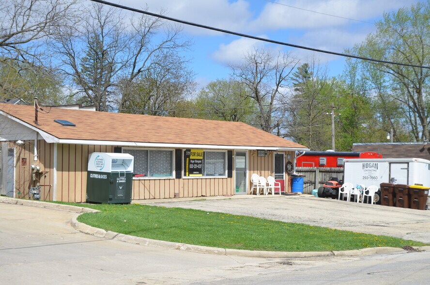 More Photos Of 216 Chicago Rd, Paw Paw Storefront For Sale