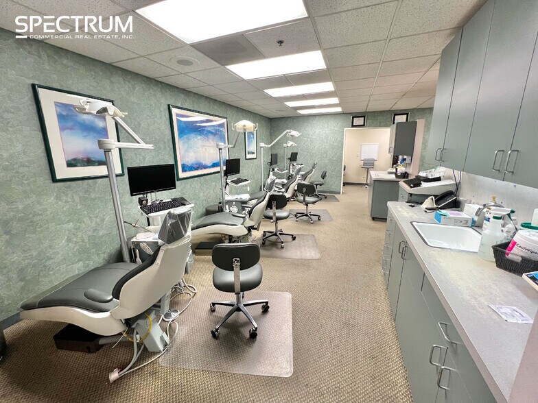 More Photos Of 23206 Lyons Ave, Santa Clarita Medical For Sale