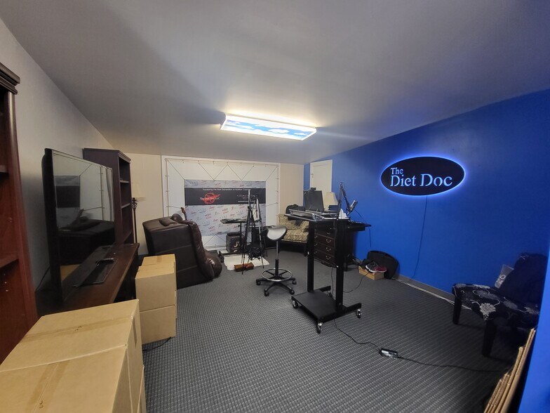 More Photos Of 327 Main St, Evansville Storefront For Sale