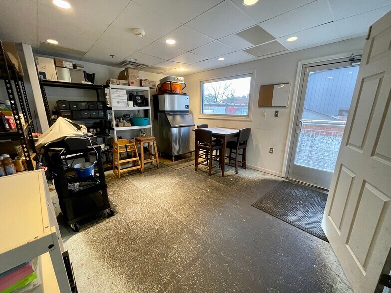 More Photos Of 314 William St, Fredericksburg Storefront For Lease