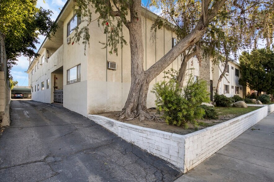 More Photos Of 8750 Owensmouth Ave, Canoga Park Apartments For Sale