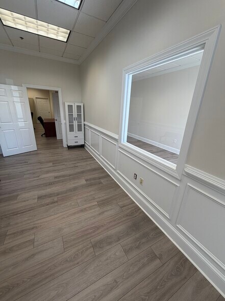 More Photos Of 2325 Log Cabin Dr SE, Atlanta Office For Lease