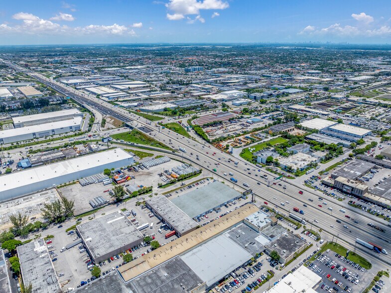 More Photos Of 7000 NW 77th ct, Miami Warehouse For Sale