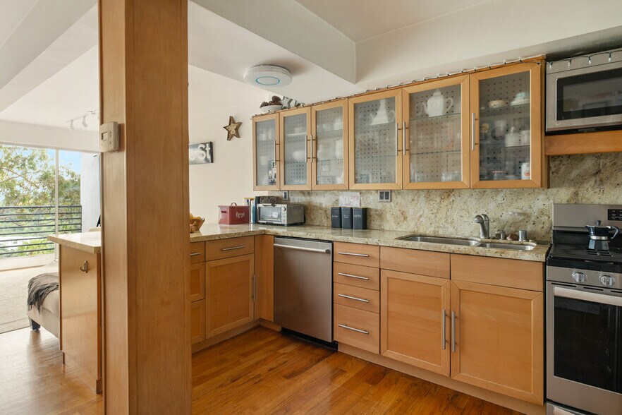 More Photos Of 2330 Silver Ridge Ave, Los Angeles Apartments For Sale