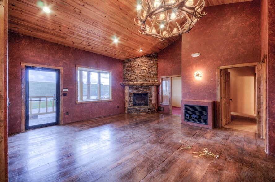 More Photos Of 710 Tenaya St, Hermosa General Retail For Sale