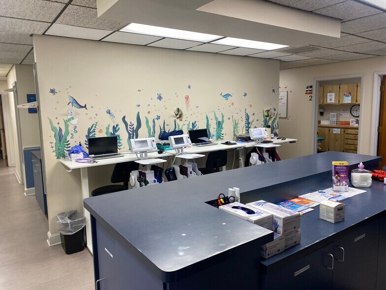 More Photos Of 1395 West Bay Dr, Largo Medical For Sale