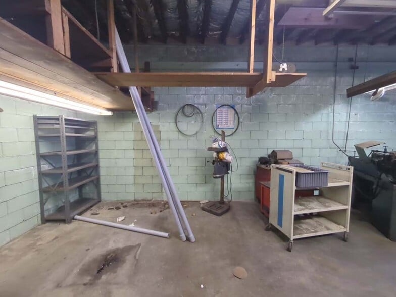 More Photos Of 702 Vesta St, Inglewood Manufacturing For Sale