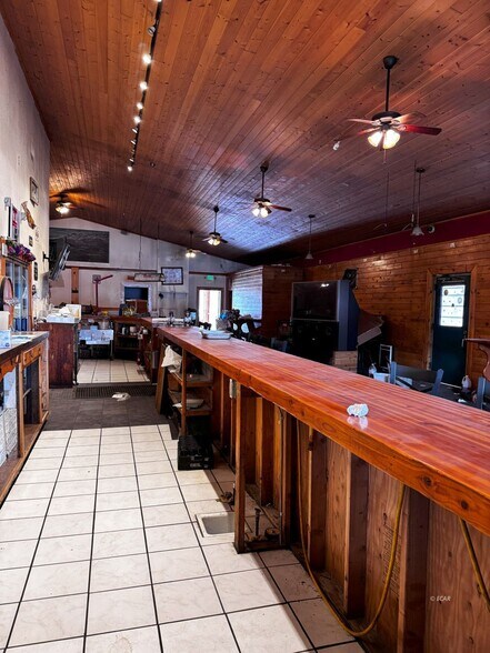 More Photos Of 479 6th Street St, Wells Industrial For Sale