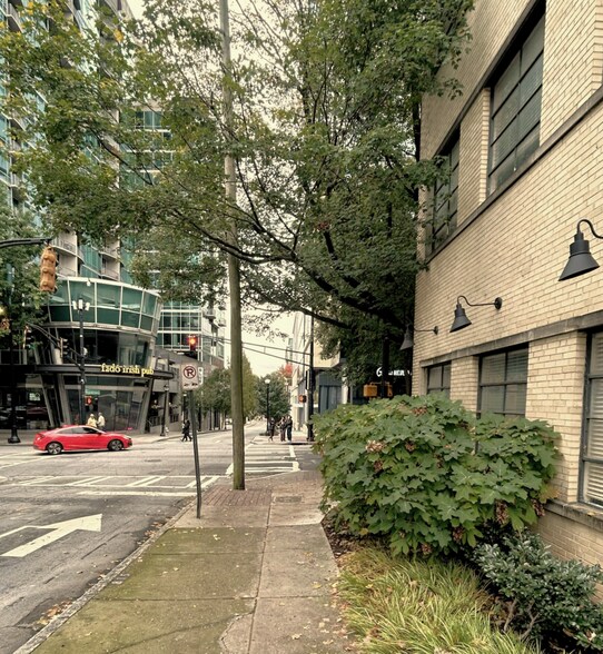 More Photos Of 900 Peachtree St NE, Atlanta Apartments For Lease