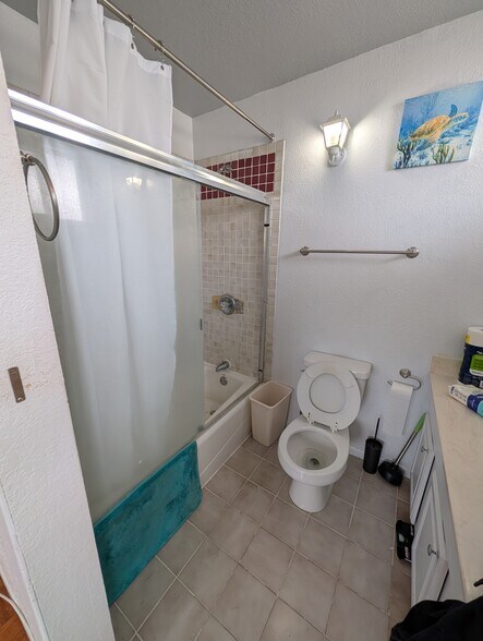 More Photos Of 1638 10th Ave, Honolulu Storefront Retail Office For Sale