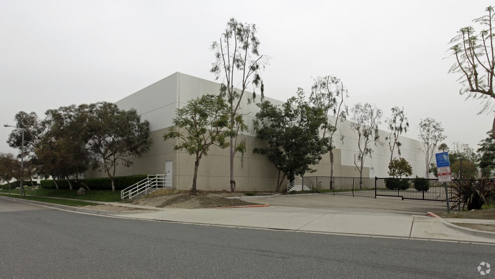 More Photos Of 9208 Charles Smith Ave, Rancho Cucamonga Warehouse For Lease