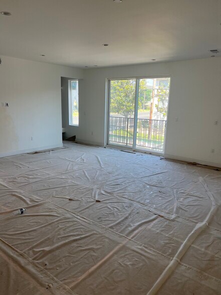 More Photos Of 13694 Erwin St, Van Nuys Apartments For Lease