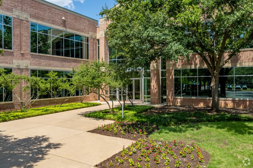 More Photos Of 13640 Briarwick Dr, Austin Unknown For Lease