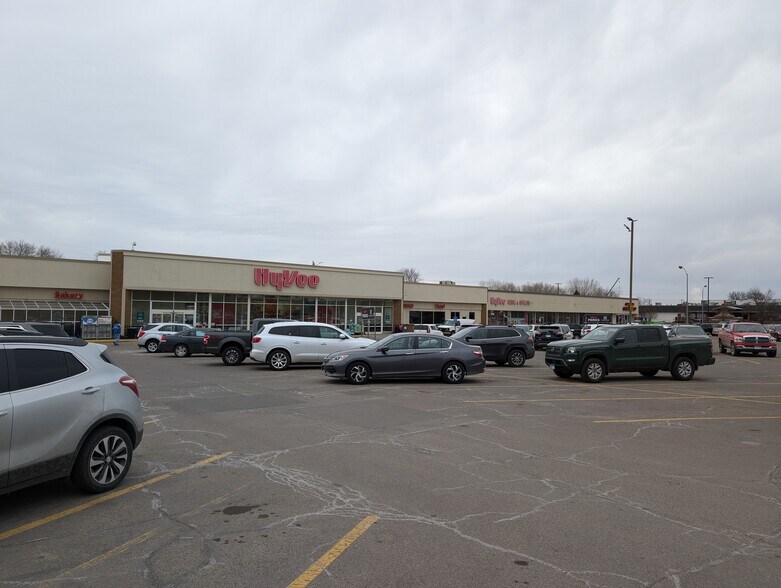 More Photos Of 2025 S Broadway St, New Ulm Freestanding For Lease