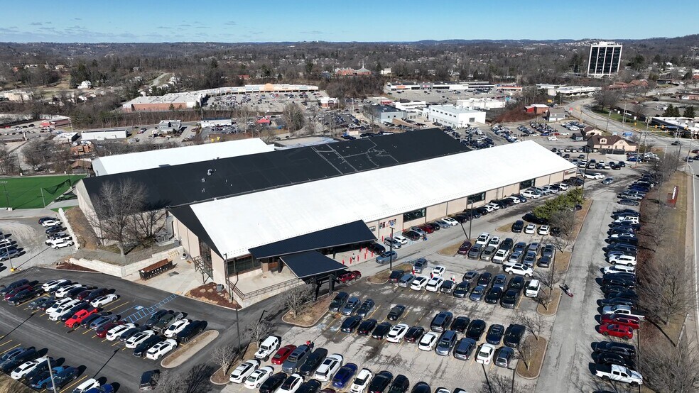 Primary Photo Of 1 Racquet Ln, Monroeville Sports And Entertainment For Lease