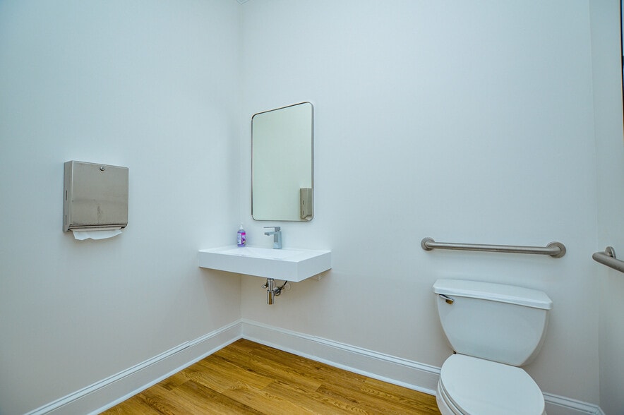 More Photos Of 21000 Torrence Chapel Rd, Cornelius Office Residential For Lease