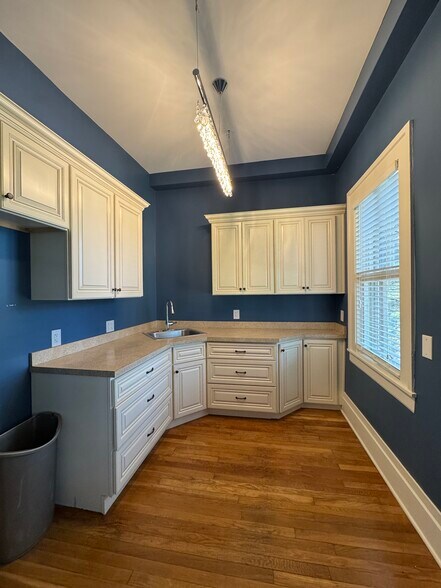 More Photos Of 33 Public Sq, Brecksville Office For Lease