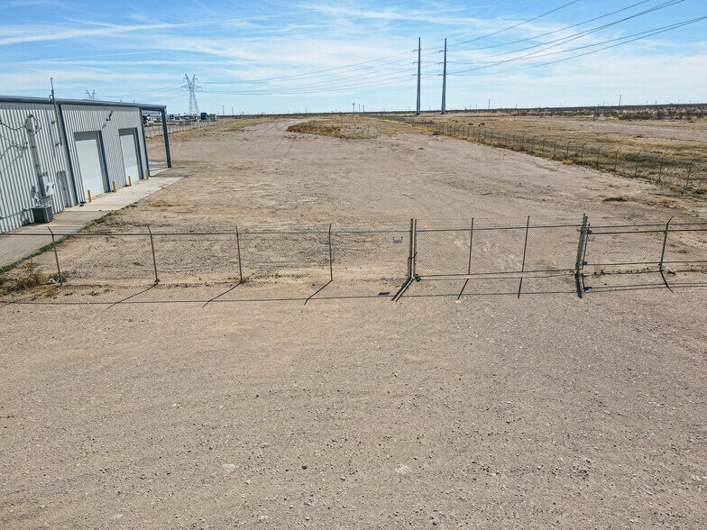 More Photos Of 10691 W Murphy St, Odessa Industrial For Lease