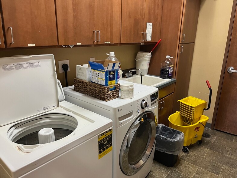 More Photos Of 6825 Burden Blvd, Pasco Medical For Sale