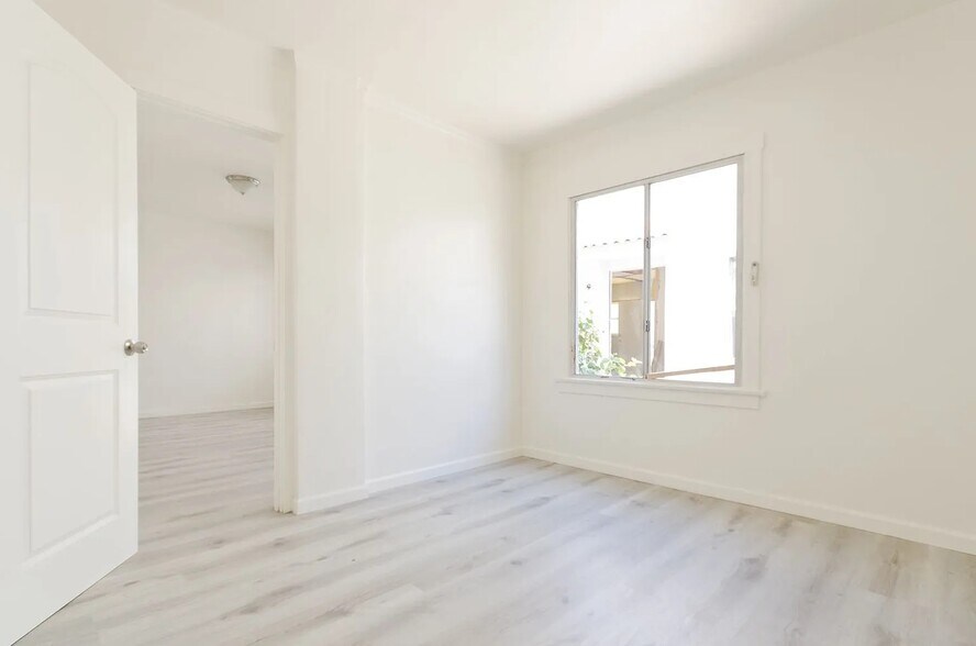More Photos Of 536 W 48th St, Los Angeles Apartments For Sale