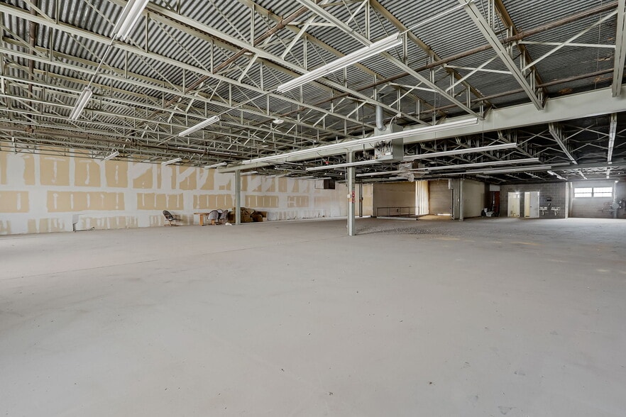 More Photos Of 220 N Saint Vrain St, El Paso Light Distribution For Sale