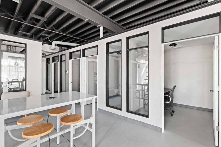 More Photos Of 229 E Lemon St, Tarpon Springs Auto Repair For Lease