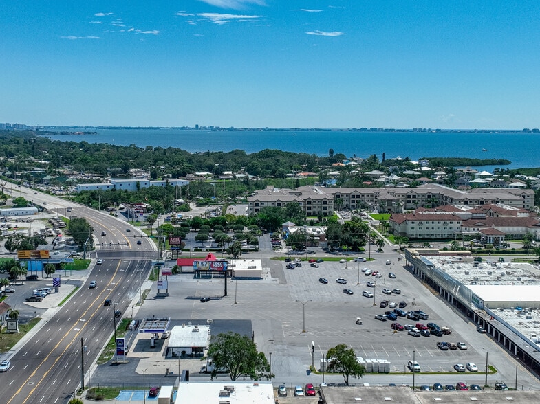 More Photos Of 6844 14th St W, Bradenton Restaurant For Lease