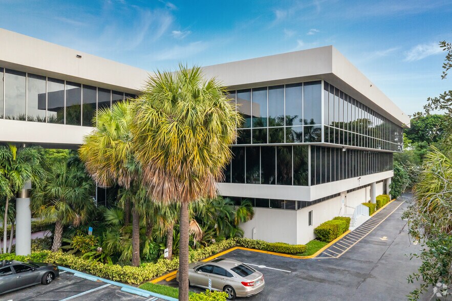 More Photos Of 6067 Hollywood Blvd, Hollywood Office For Lease